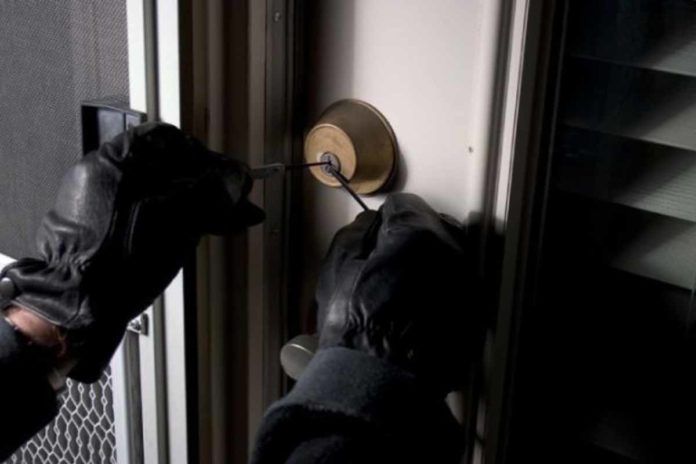 Τύρναβος: Πήγε να διαρρήξει σπίτι με κατσαβίδι 40χρονος Τύρναβος: Πήγε να διαρρήξει σπίτι με κατσαβίδι 40χρονος