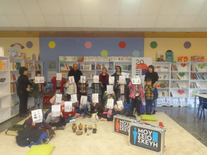 Ολοκληρώθηκε το πρόγραμμα “Γνωρίζουμε τις Μουσειοσκευές του Μουσείου Κυκλαδικής Τέχνης” στην Πινακοθήκη Λάρισας μουσειοσκευες πινακοθηκη λαρισας