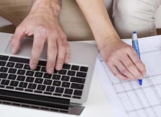 Εφορία: Γιατί απαιτεί από τα ζευγάρια δύο ΙΒΑΝ