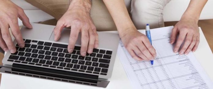 eforia Εφορία: Γιατί απαιτεί από τα ζευγάρια δύο ΙΒΑΝ