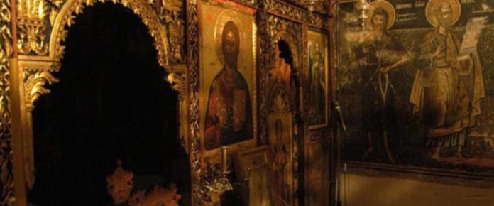 ekklisia2 Λάρισα: Ιερόσυλοι εισέβαλαν σε εκκλησία σπάζοντας τα παγκάρια