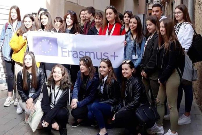 Στην Ισπανία για το πρόγραμμα Erasmus+ το 5ο ΓΕΛ Λάρισας Στην Ισπανία για το πρόγραμμα Erasmus+ το 5ο ΓΕΛ Λάρισας