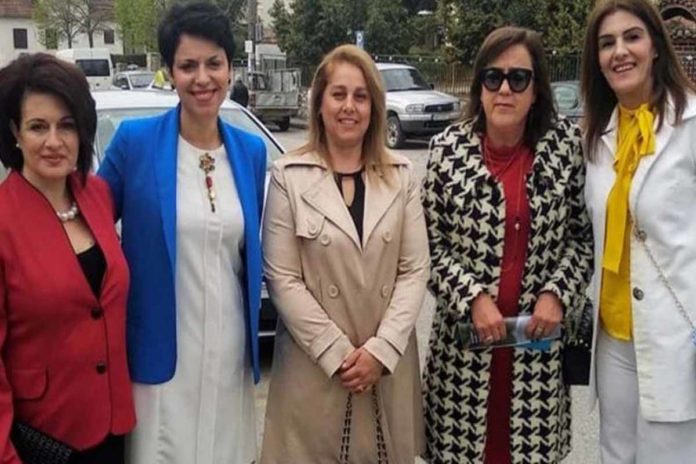 Γυναικείες κουβέντες… Γυναικείες κουβέντες…