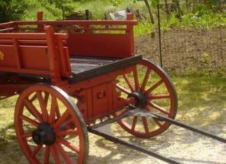 Κοριτσάκι έπεσε από κάρο στο Κόκκινο Νερό και τραυματίστηκε