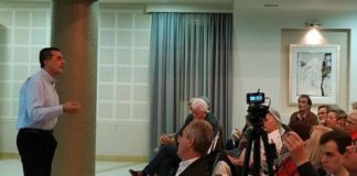 Κοσμοσυρροή στην παρουσίαση του βιβλίου του Δημήτρη Κουρέτα στην Καρδίτσα