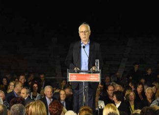 Ο Καλογιάννης, η ενότητα και τα… αυτοκόλλητα στο πέτο!