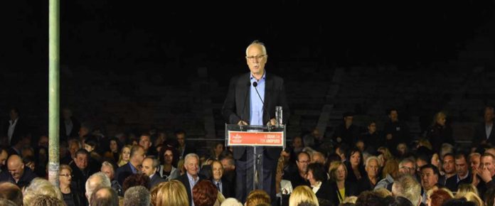 Ο Καλογιάννης, η ενότητα και τα… αυτοκόλλητα στο πέτο!