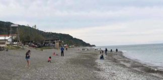 Έπιασαν το Μάη δίπλα στη θάλασσα οι Λαρισαίοι