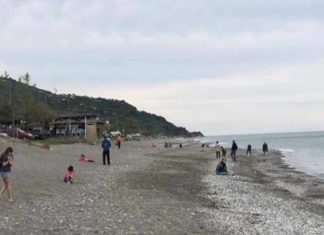 Έπιασαν το Μάη δίπλα στη θάλασσα οι Λαρισαίοι