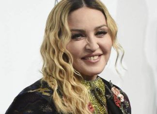 Ιταλός σχεδιαστής αποκάλεσε την Μαντόνα «δημόσια τουαλέτα» και ζήτησε συγγνώμη Ιταλός σχεδιαστής αποκάλεσε την Μαντόνα «δημόσια τουαλέτα» και ζήτησε συγγνώμη