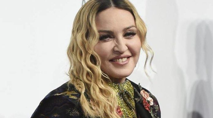 Ιταλός σχεδιαστής αποκάλεσε την Μαντόνα «δημόσια τουαλέτα» και ζήτησε συγγνώμη Ιταλός σχεδιαστής αποκάλεσε την Μαντόνα «δημόσια τουαλέτα» και ζήτησε συγγνώμη