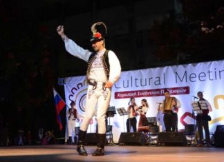 Χορευτές από την Ελλάδα και το εξωτερικό ξεσήκωσαν το κέντρο της Λάρισας