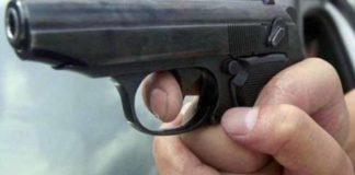 Κυκλοφορούσαν στη Λάρισα με πιστόλια, ναρκωτικά και σιδερογροθιά