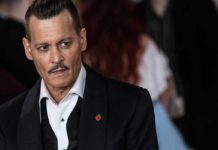 Τρελό «σόου» του Τζόνι Ντεπ στη Μόστρα Τρελό «σόου» του Τζόνι Ντεπ στη Μόστρα