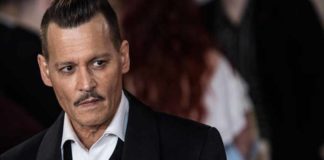 Τρελό «σόου» του Τζόνι Ντεπ στη Μόστρα