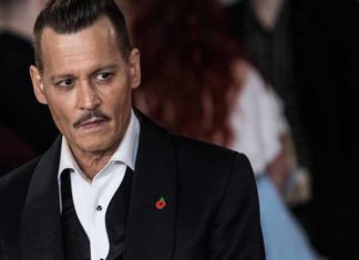 Τρελό «σόου» του Τζόνι Ντεπ στη Μόστρα