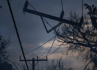 Χωρίς ρεύμα από το πρωί πολλές περιοχές στη Λάρισα λόγω κακοκαιρίας