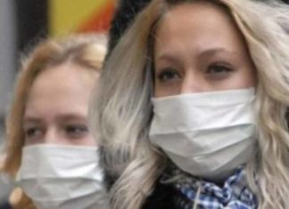 Στο κυνήγι των αντισηπτικών και των χειρουργικών μασκών οι Λαρισαίοι, με τις τιμές να φτάνουν στα ύψη – Φτιάχνουν αντισηπτικά οι φαρμακοποιο