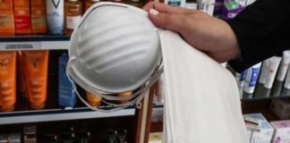 Με ειδικό πλέξιγκλας θωρακίζονται τα φαρμακεία στη Λάρισα – Παρόμοιο με αυτό των τραπεζών