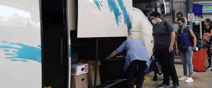 inlarissa 1 Με χειρόπεδες 30χρονη στο ΚΤΕΛ Λάρισας