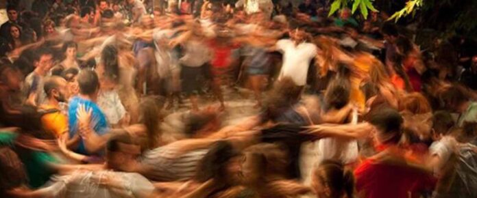 Τύρναβος: Έστησαν τρικούβερτο γλέντι παρά τα μέτρα για τον κορωνοϊό Τύρναβος: Έστησαν τρικούβερτο γλέντι παρά τα μέτρα για τον κορωνοϊό