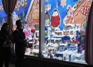 Κορωνοϊός: Πυρετός σχεδίων για τα κορωνο-Χριστούγεννα