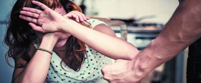 Βόλος: Ξυλοφόρτωσε την έγκυο σύζυγό του που κατέληξε στο Αχιλλοπούλειο