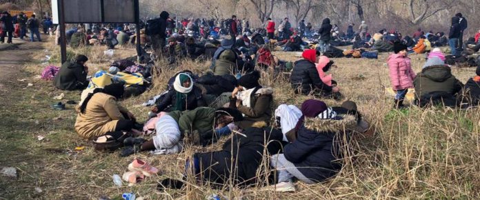 Τουρκικά ΜΜΕ: Καραβάνι Σύρων προσφύγων ξεκινά για την Ευρώπη Τουρκικά ΜΜΕ: Καραβάνι Σύρων προσφύγων ξεκινά για την Ευρώπη