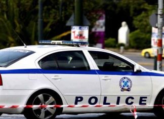 Την βρήκε νεκρή στο σπίτι της στη Λάρισα το πρωί της Πέμπτη Την άτυχη γυναίκα βρήκε ο σύνοικός της χωρίς αισθήσεις και ειδοποίησε την αστυνομία και το ΕΚΑΒ που έσπευσαν στο σημείο. Η γυναίκα φιλοξενούταν στο συγκεκριμένο σπίτι από τον συγκάτοικό της.