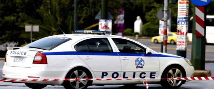 Την βρήκε νεκρή στο σπίτι της στη Λάρισα το πρωί της Πέμπτη Την άτυχη γυναίκα βρήκε ο σύνοικός της χωρίς αισθήσεις και ειδοποίησε την αστυνομία και το ΕΚΑΒ που έσπευσαν στο σημείο. Η γυναίκα φιλοξενούταν στο συγκεκριμένο σπίτι από τον συγκάτοικό της.