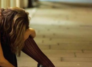 Αναστάτωση στο κέντρο της Λάρισας με μεθυσμένη γυναίκα Αναστάτωση στο κέντρο της Λάρισας με μεθυσμένη γυναίκα